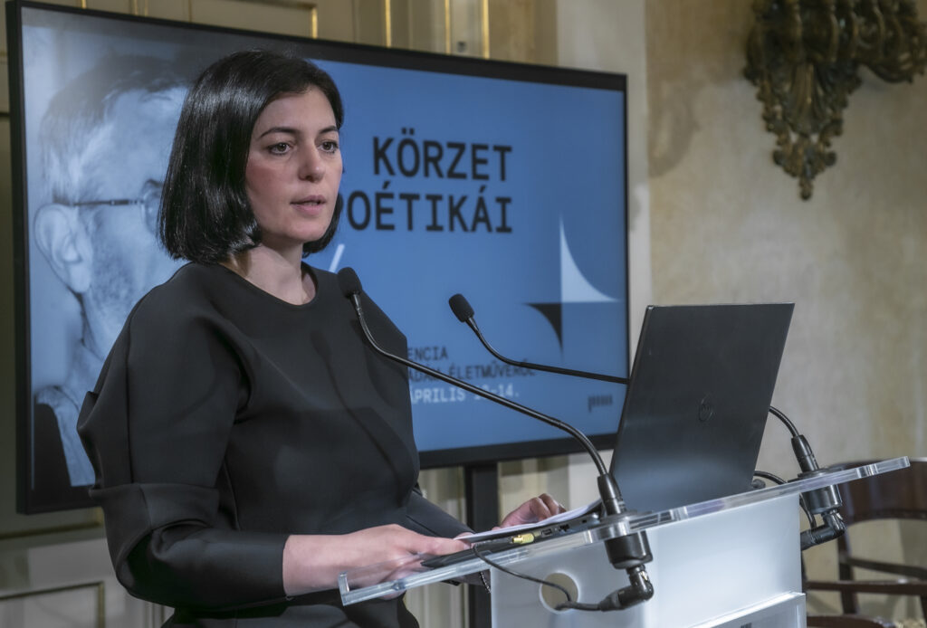 Pál-Lukács Zsófia - kmtg.hu