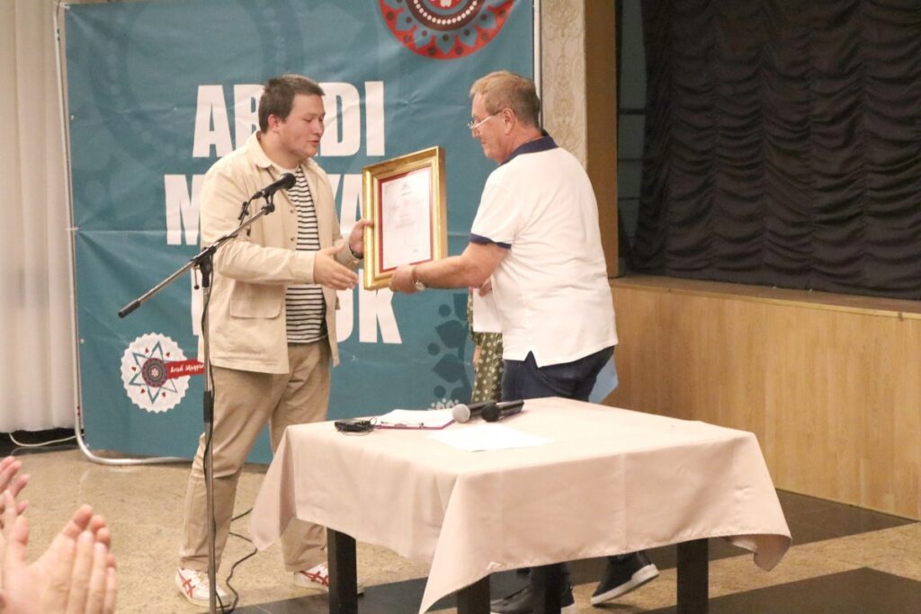 Átadták az Irodalmi Jelen díjait – A debütdíjat Szélyes-Pál Dániel kapta